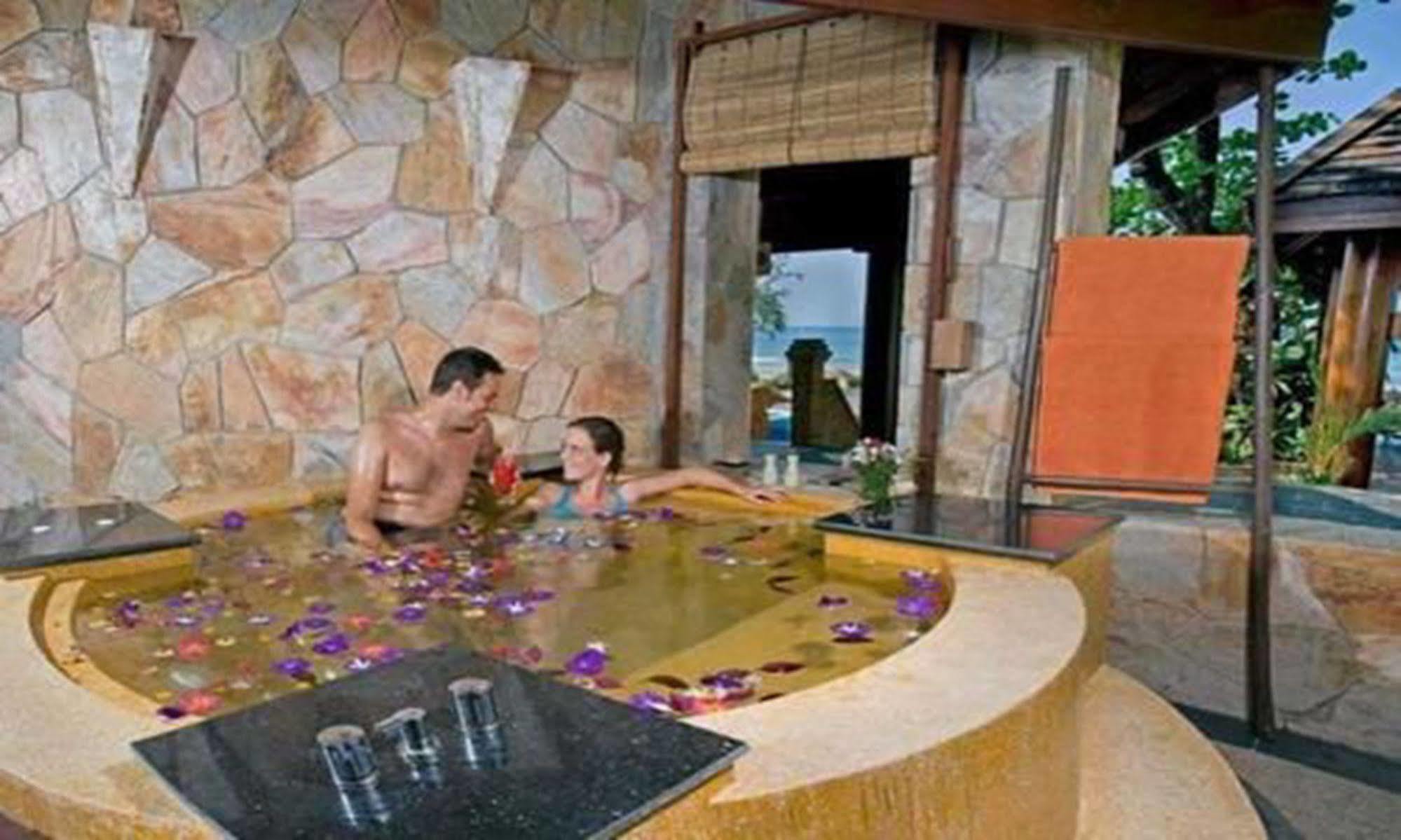 Aureum Palace Нгапали Екстериор снимка